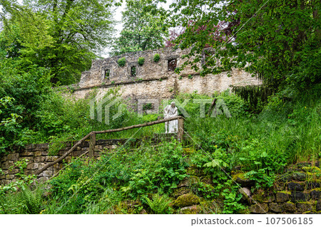 Monument of William Shakespeare at the Public Park on the river Ilm in Weimar, Thuringia. Germany 107506185