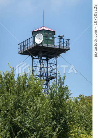5G radio network telecommunication equipment with radio modules and smart antennas mounted on a metal 5G radio network telecommunication equipment with radio modules and smart antennas mounted on a metal 107508128