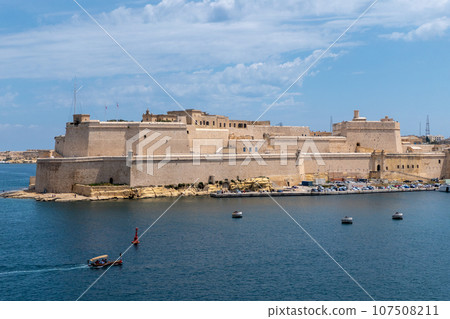 Malta, Valletta, Fort Saint Angel seen from the Upper Barakka public gardens 107508211