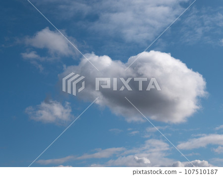 Beautiful various forms clouds in the high sky 107510187