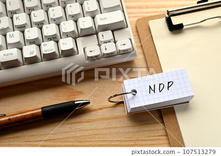 一張寫有 NDP 字樣的書桌 一張寫有 NDP 字樣的書桌 107513279