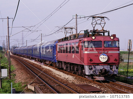Limited express Tsurugi running on the Shinetsu Main Line in 1992 Limited express Tsurugi running on the Shinetsu Main Line in 1992 107513785