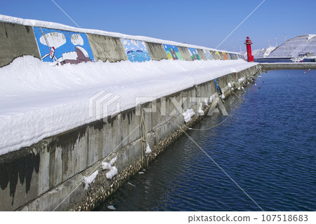 Painting glowing breakwater Painting glowing breakwater 107518683