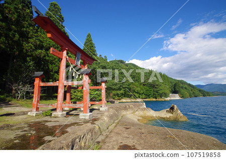 Akita Prefecture, Goza-no-Ishi Shrine on the shore of Lake Tazawa 107519858