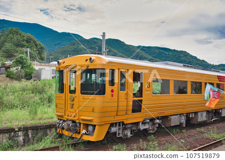 觀光列車抵達伊予上灘站 107519879