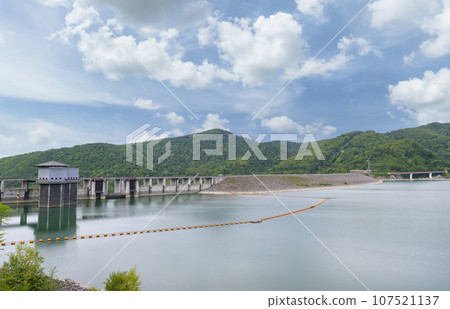 Lake Chubetsu and Chubetsu Dam in Higashikawa, Hokkaido 107521137