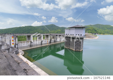 Lake Chubetsu and Chubetsu Dam in Higashikawa, Hokkaido Lake Chubetsu and Chubetsu Dam in Higashikawa, Hokkaido 107521146