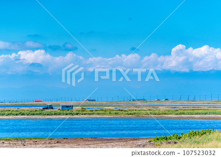 Notsuke Peninsula Tractor Bus Will disappear under the sea in 120 years? 107523032