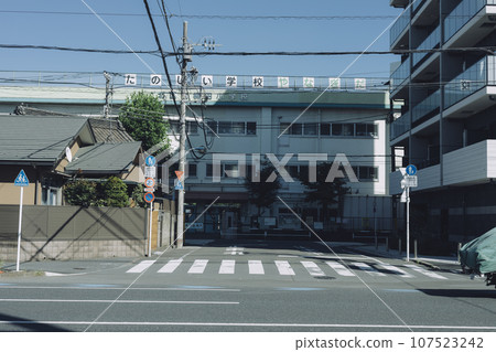 Oji Yanagida Elementary School main gate 107523242