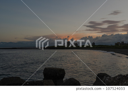 海邊暮光 107524033