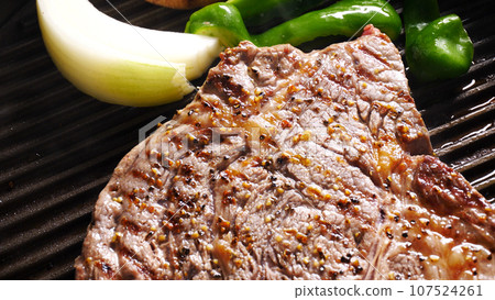 steak beef 107524261