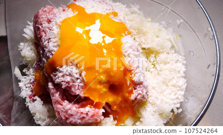 Hamburger cooking Hamburger cooking 107524264