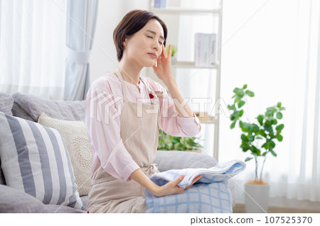 Housework: A woman who is unwell Housework: A woman who is unwell 107525370