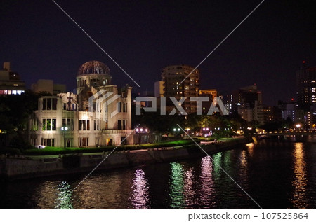 Hiroshima: Atomic Bomb Dome and Motoyasu River illuminated from Aioi Bridge 107525864