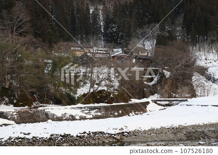 Shirakawa-go，Gokayama Gassho-zu village 107526180