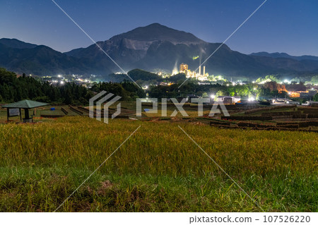 [埼玉縣]秋天的寺坂梯田和武甲山/夜景 107526220