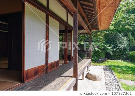 A tatami room with a view of the garden - Setagaya Ward Tsudaibori Park Minkaen 107527361