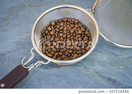 sieve for coffee roasting at home 107528488
