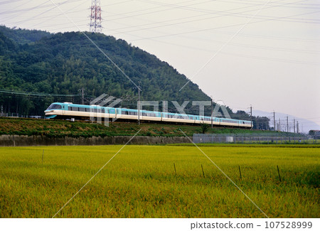 2002 283 series limited express Ocean Arrow running on the Tokaido Main Line 107528999