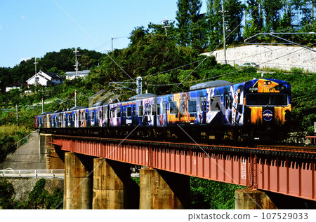 2002 Six 103 series trains running on the Kansai Line 2002 Six 103 series trains running on the Kansai Line 107529033
