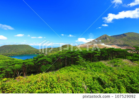 [Miyazaki Prefecture] Mt. Karakuni and Rokukannon Oike (Ebino Highlands) on a clear day 107529092