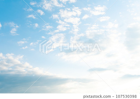 傍晚的天空，陽光 107530398