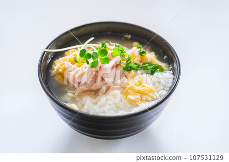Chicken porridge made at home 107531129
