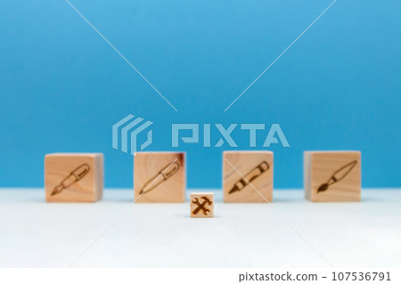 可以使用各種鋼筆工具自訂影像的藍色背景 可以使用各種鋼筆工具自訂影像的藍色背景 107536791