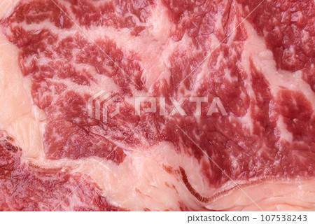 Fresh juicy raw beef striploin steak with salt and spices 107538243