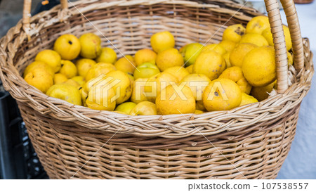 Quince fruits in wicker baskets, top view. Northern lemon 107538557