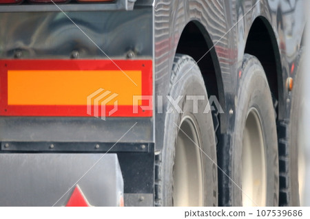 Truck tire 107539686