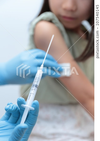 小學生在醫院打針 107540145