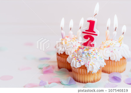 半個生日蛋糕 6 個月生日 半個生日蛋糕 6 個月生日 107540819