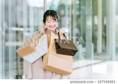 女商人購物，購物，瘋狂購物，浪費錢 107540983