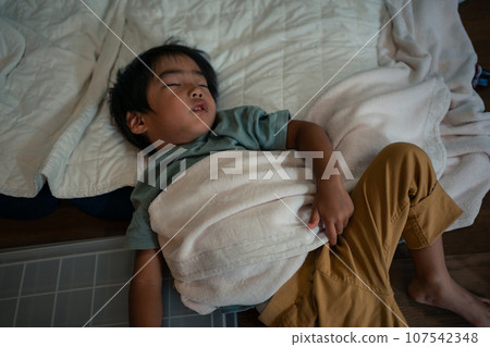 nap, younger, baby boy 107542348