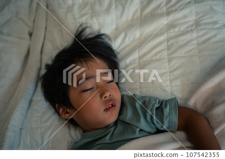打盹 小睡 兒童 107542355