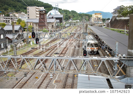 Train arriving at Kofu Station 107542923