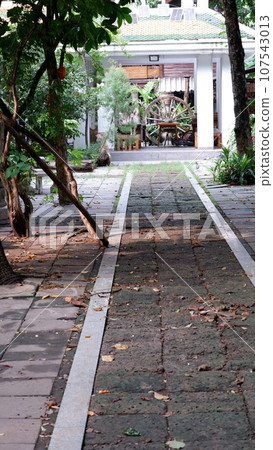 Wat Nangchi, Chruch in Buddhism and garden Wat Nangchi, Chruch in Buddhism and garden 107543013