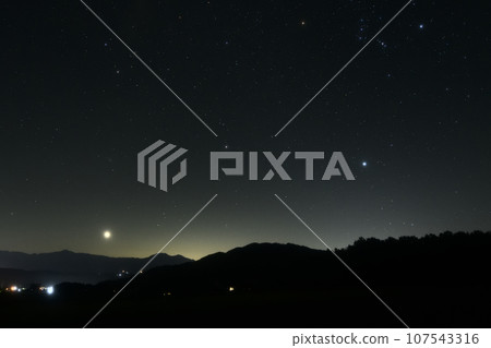 Hakushu-cho, Hokuto City, early morning eastern sky. Venus rising and the Winter Triangle. Hakushu-cho, Hokuto City, early morning eastern sky. Venus rising and the Winter Triangle. 107543316