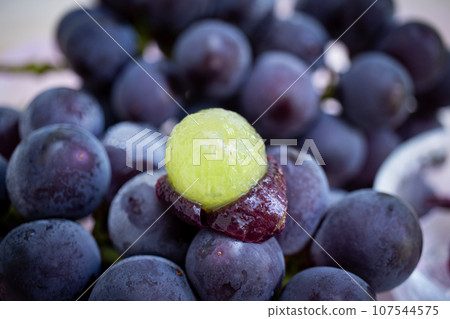 Peeled Kyoho (2) 107544575