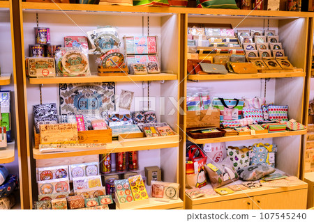 台灣台北的免稅店展示 107545240