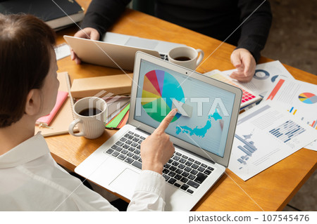 Office designer faceless Office designer faceless 107545476