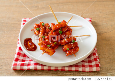 deep fried Korean rice cake (Tteokbokki) skewered with spicy sauce 107546150
