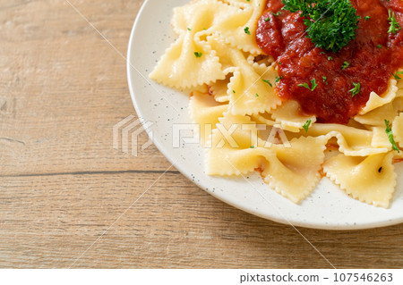 farfalle pasta in tomato sauce with parsley farfalle pasta in tomato sauce with parsley 107546263