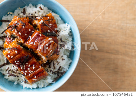 eel rice bowl or unagi rice bowl 107546451