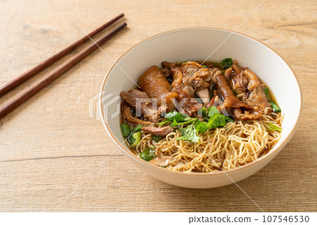Stewed pork leg noodles in brown soup 107546530