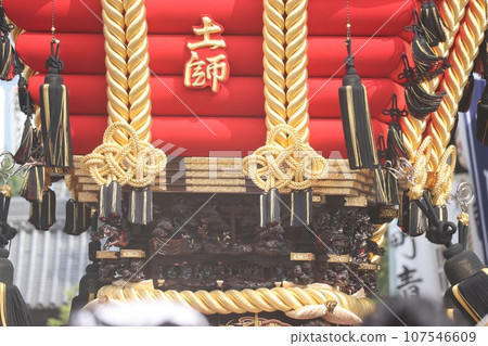 Futon drum at the Mozu Hachimangu Shrine Autumn Festival in Sakai City 107546609