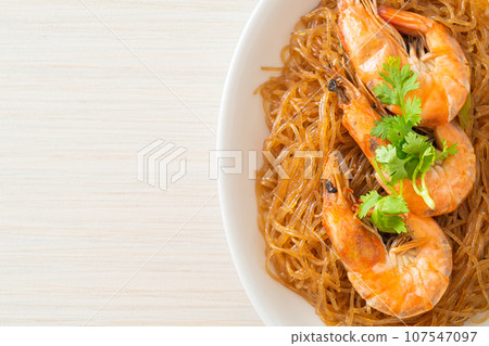 Casseroled or Baked Shrimp with Glass Noodles 107547097