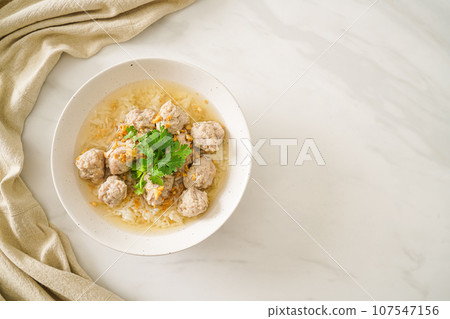 Boiled Rice with Pork Bowl 107547156