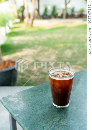 iced americano coffee glass on table 107547181